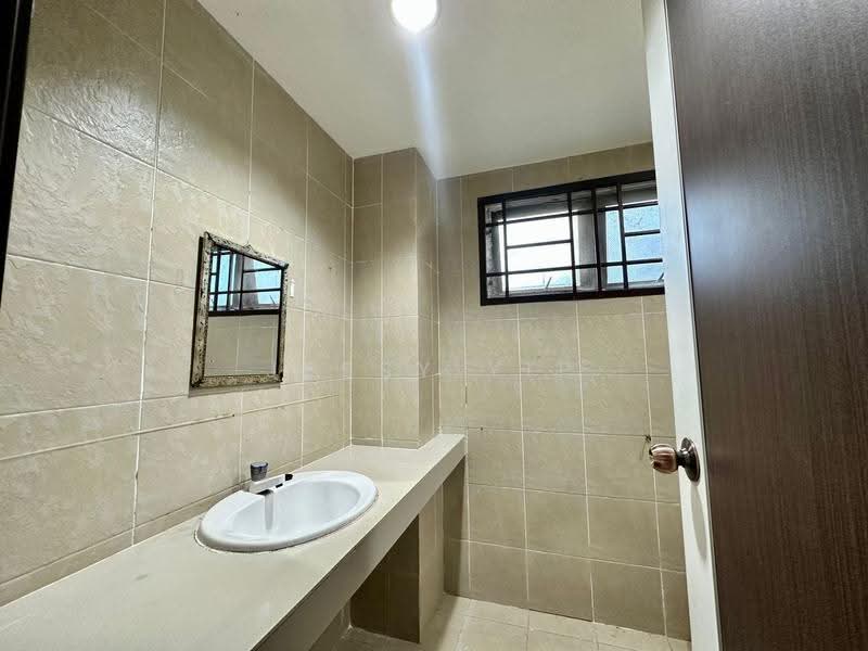 Pangsapuri untuk Dijual di Larkin Residence (Phase One) - Jessy Yip - Bathroom - PropertyGuru.com.my