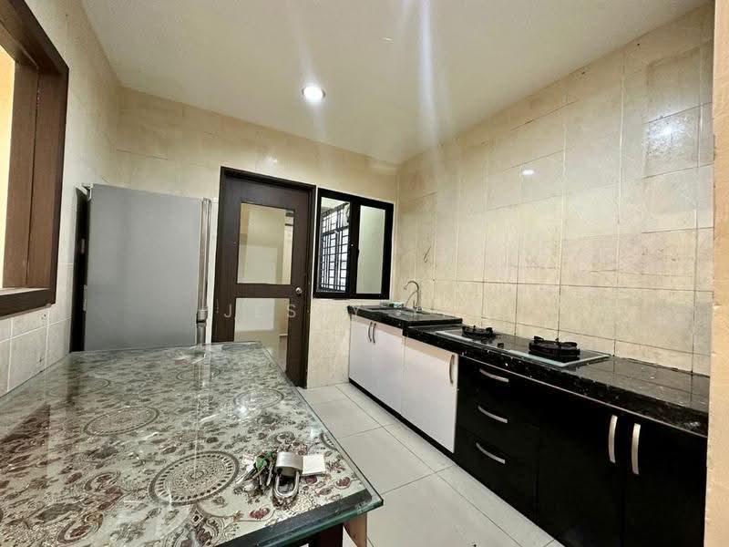 Pangsapuri untuk Dijual di Larkin Residence (Phase One) - Jessy Yip - Kitchen - PropertyGuru.com.my