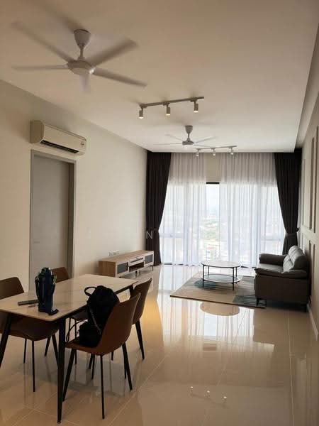 Kediaman Servis untuk Dijual di Sapphire Paradigm - John Tee - Living Room - PropertyGuru.com.my