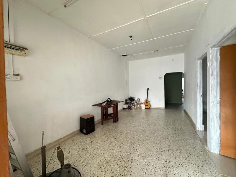 Rumah Teres 1-Tingkat untuk Disewa di Taman Johor (Tampoi) - Kyoris Loh - Living Room - PropertyGuru.com.my