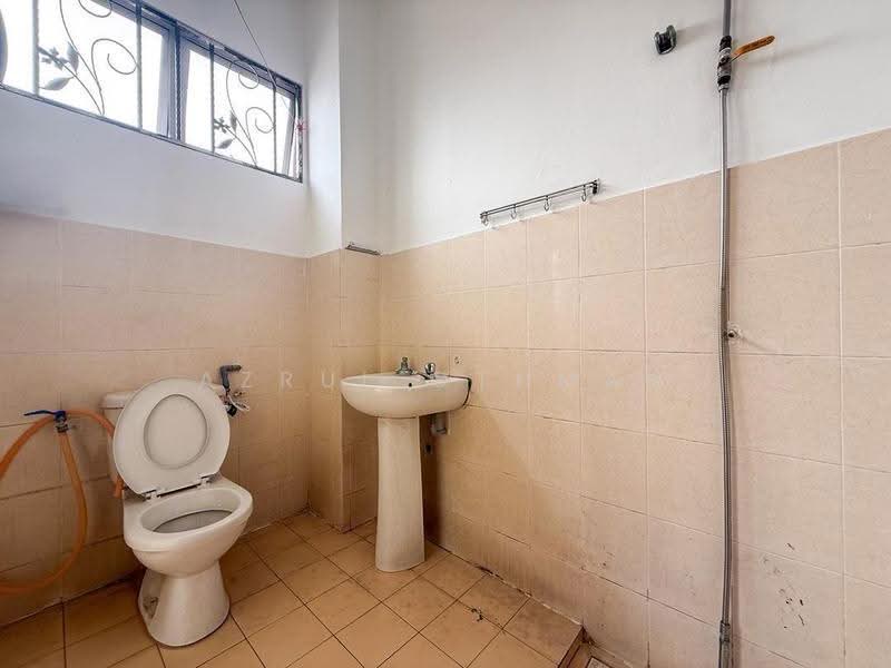 Rumah Teres 2-Tingkat untuk Dijual di Taman Bandar Senawang (Senawang) - Azrul Othman - Bathroom - PropertyGuru.com.my