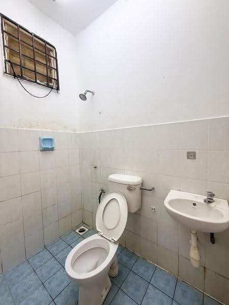 Rumah Teres 2-Tingkat untuk Dijual di Taman Bandar Senawang (Senawang) - Azrul Othman - Bathroom - PropertyGuru.com.my
