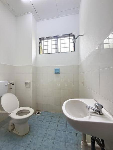 Rumah Teres 2-Tingkat untuk Dijual di Taman Bandar Senawang (Senawang) - Azrul Othman - Bathroom - PropertyGuru.com.my