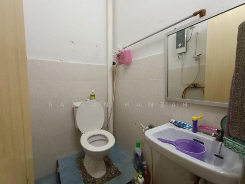 1-storey Terraced House for Sale in Bakri (Johor) - Razlan Hamzah - Bathroom - PropertyGuru.com.my