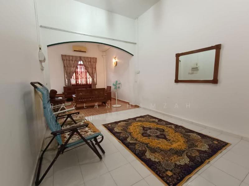 1-storey Terraced House for Sale in Bakri (Johor) - Razlan Hamzah - Living Room - PropertyGuru.com.my