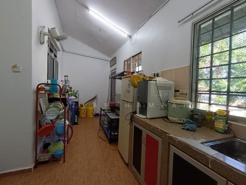 1-storey Terraced House for Sale in Bakri (Johor) - Razlan Hamzah - Kitchen - PropertyGuru.com.my