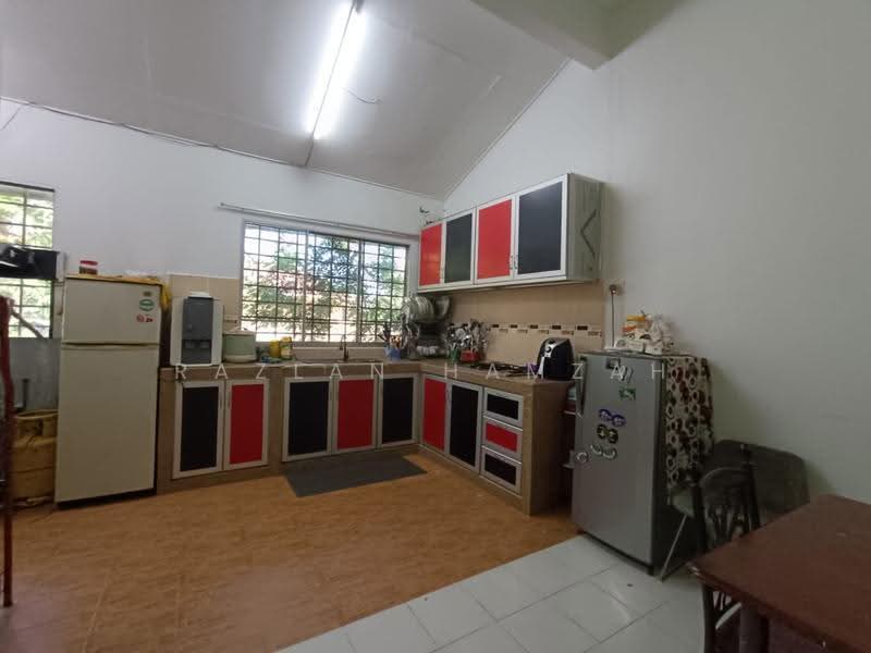1-storey Terraced House for Sale in Bakri (Johor) - Razlan Hamzah - Kitchen - PropertyGuru.com.my