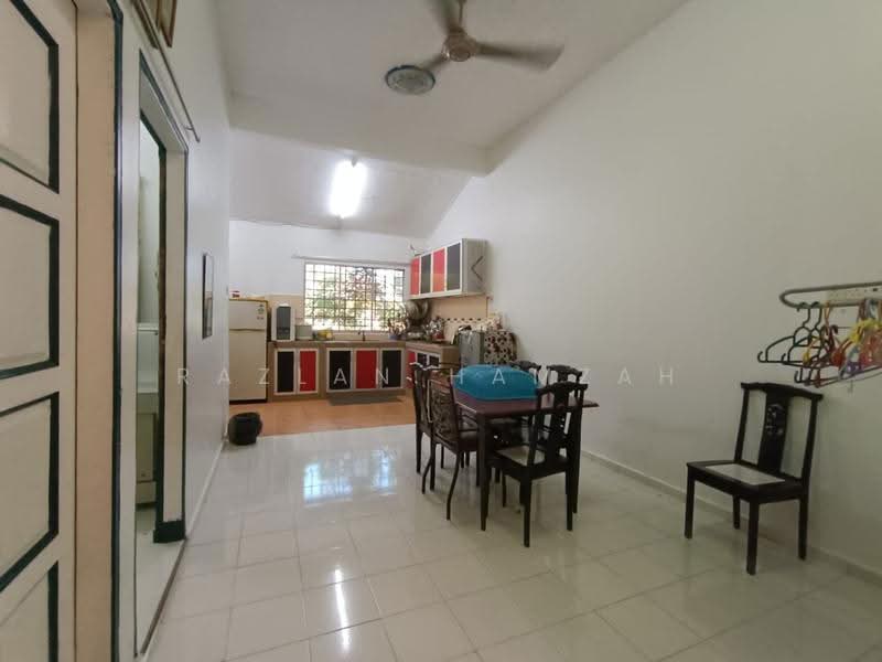 1-storey Terraced House for Sale in Bakri (Johor) - Razlan Hamzah - Kitchen - PropertyGuru.com.my