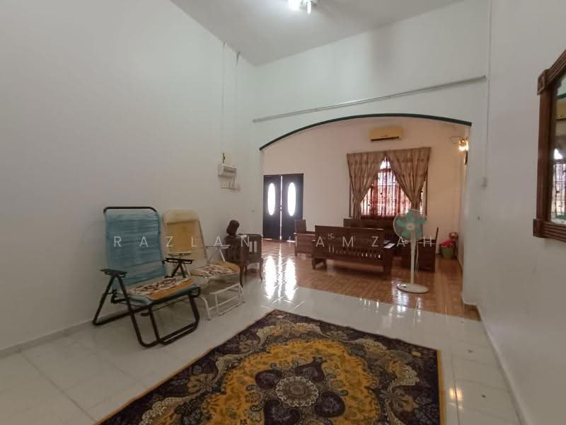 1-storey Terraced House for Sale in Bakri (Johor) - Razlan Hamzah - Living Room - PropertyGuru.com.my