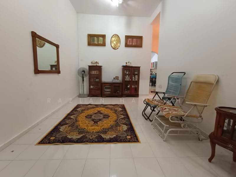 1-storey Terraced House for Sale in Bakri (Johor) - Razlan Hamzah - Living Room - PropertyGuru.com.my