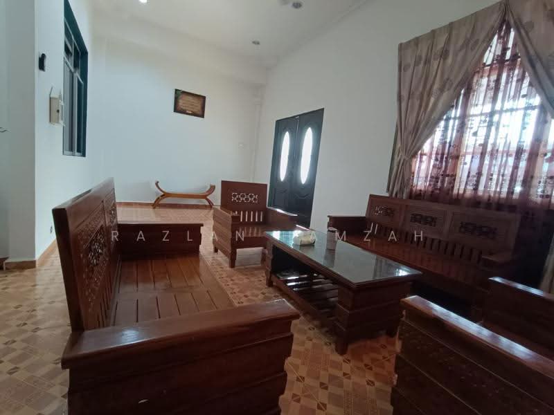 1-storey Terraced House for Sale in Bakri (Johor) - Razlan Hamzah - Living Room - PropertyGuru.com.my