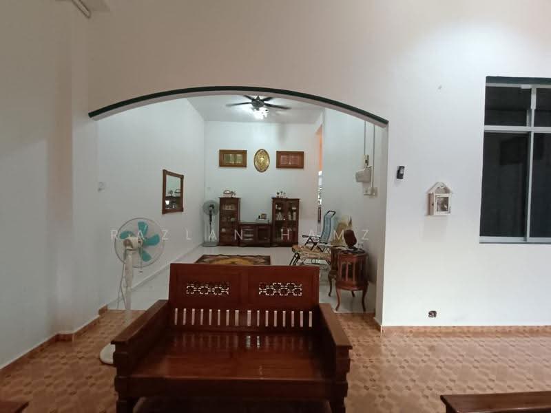 1-storey Terraced House for Sale in Bakri (Johor) - Razlan Hamzah - Living Room - PropertyGuru.com.my
