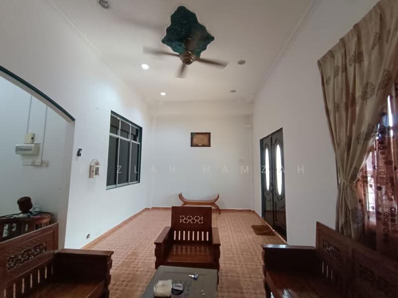 1-storey Terraced House for Sale in Bakri (Johor) - Razlan Hamzah - Living Room - PropertyGuru.com.my