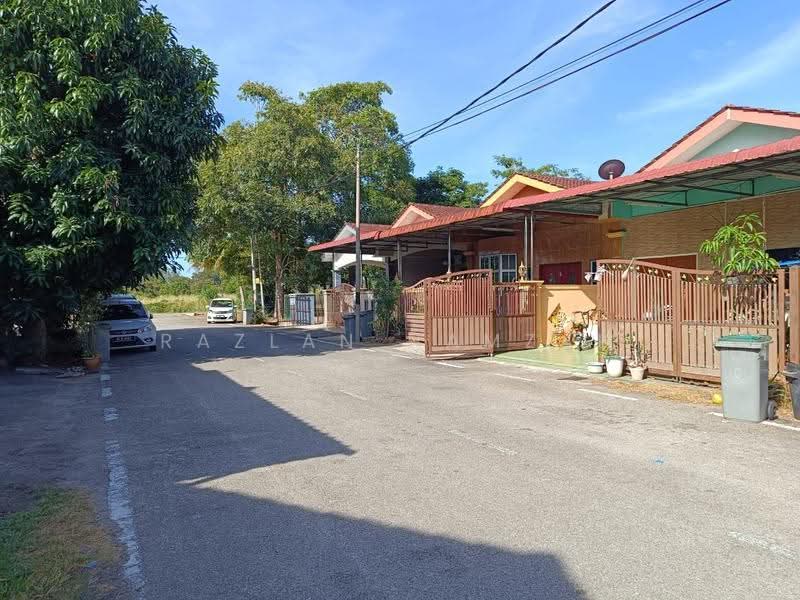 1-storey Terraced House for Sale in Bakri (Johor) - Razlan Hamzah - Exterior - PropertyGuru.com.my