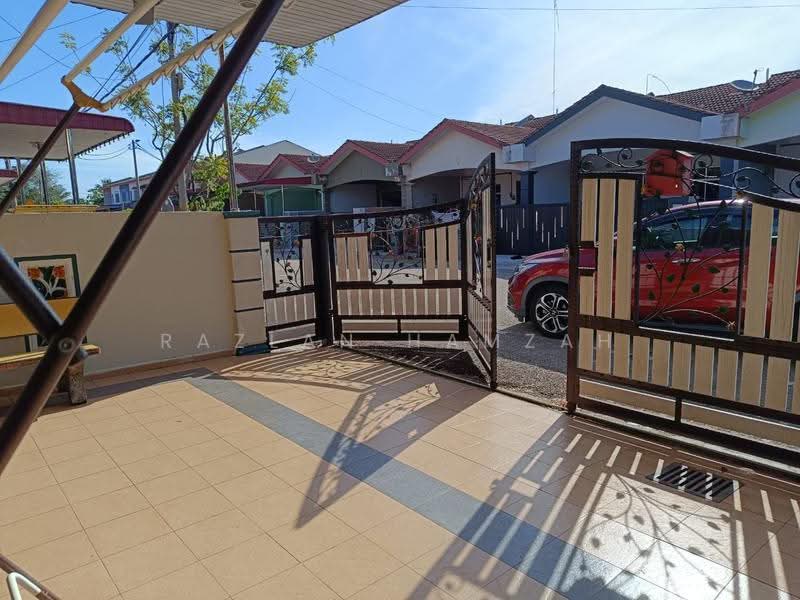 1-storey Terraced House for Sale in Bakri (Johor) - Razlan Hamzah - Exterior - PropertyGuru.com.my