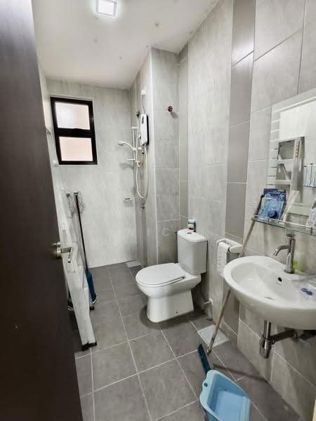 Kediaman Servis untuk Dijual di Sky Breeze Service Apartment - Janice . - Bathroom - PropertyGuru.com.my