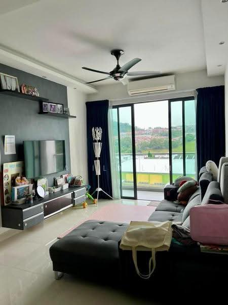 Kediaman Servis untuk Dijual di Damai Hillpark - Danilo Lim - Living Room - PropertyGuru.com.my