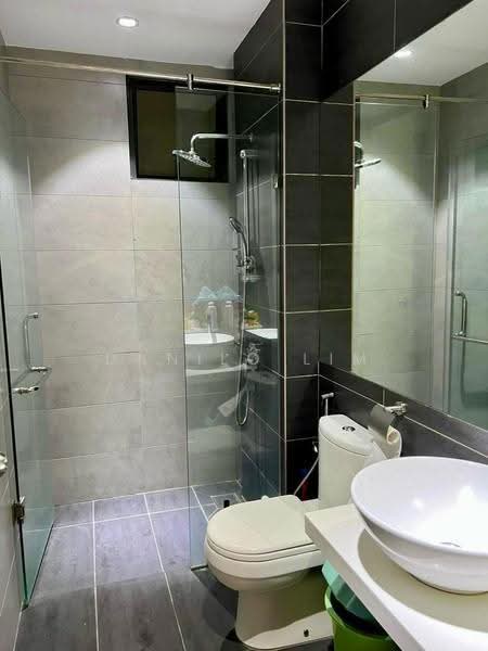 Kediaman Servis untuk Dijual di Damai Hillpark - Danilo Lim - Bathroom - PropertyGuru.com.my