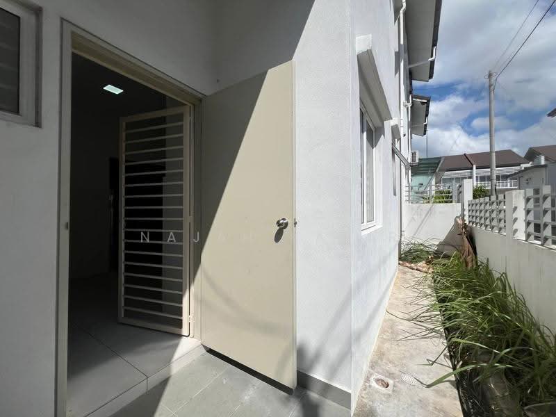 Rumah Teres 2-Tingkat untuk Dijual di Nilai Impian (Nilai) - Najah Kadir - Exterior - PropertyGuru.com.my