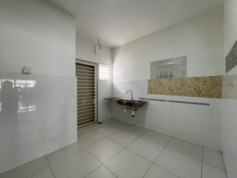 Rumah Teres 2-Tingkat untuk Dijual di Nilai Impian (Nilai) - Najah Kadir - Kitchen - PropertyGuru.com.my
