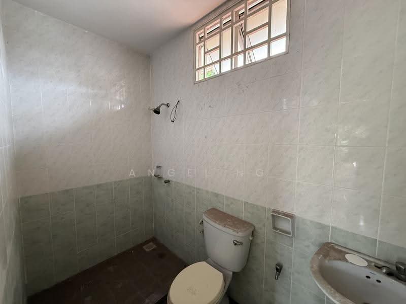 2.5-storey Terraced House for Sale in Taman Bukit Serdang (Seri Kembangan) - Angel Ng - Bathroom - PropertyGuru.com.my