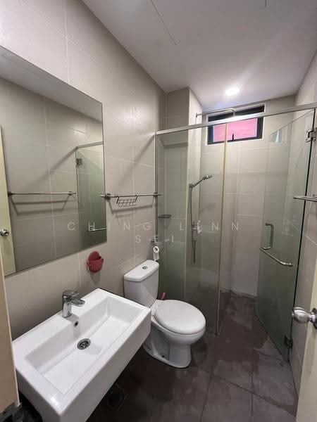 Kediaman Servis untuk Dijual di Atlantis Residences (Pangsapuri Atlantis Kota Syahbandar) - Ching Linn Sei - Bathroom - PropertyGuru.com.my
