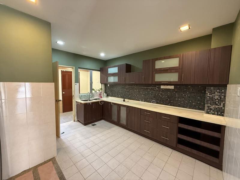 2.5-storey Terraced House for Sale in Taman Bukit Serdang (Seri Kembangan) - Angel Ng - Kitchen - PropertyGuru.com.my
