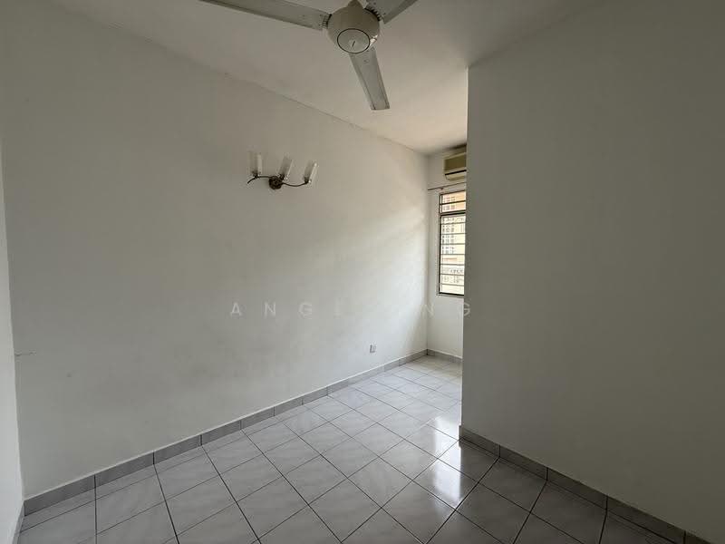 2.5-storey Terraced House for Sale in Taman Bukit Serdang (Seri Kembangan) - Angel Ng - Interior - PropertyGuru.com.my