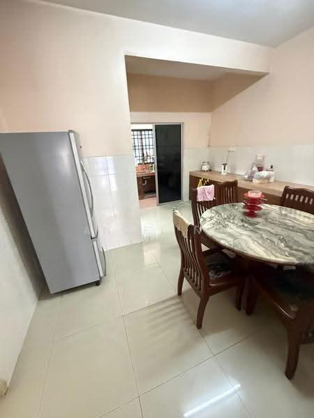 2.5-storey Terraced House for Sale in Taman Bukit Serdang (Seri Kembangan) - Angel Ng - Kitchen - PropertyGuru.com.my