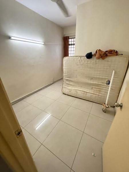 2.5-storey Terraced House for Sale in Taman Bukit Serdang (Seri Kembangan) - Angel Ng - Bedroom - PropertyGuru.com.my