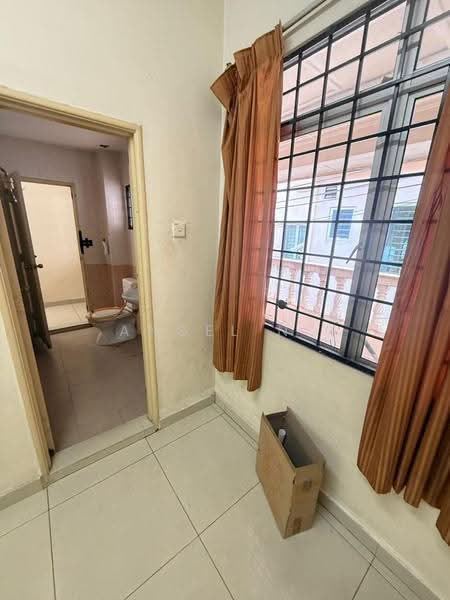 2.5-storey Terraced House for Sale in Taman Bukit Serdang (Seri Kembangan) - Angel Ng - Bathroom - PropertyGuru.com.my