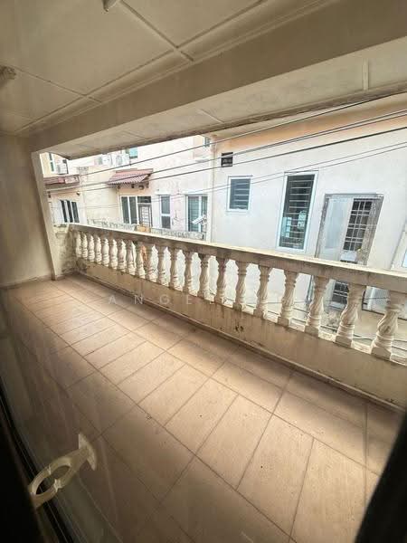 2.5-storey Terraced House for Sale in Taman Bukit Serdang (Seri Kembangan) - Angel Ng - Balcony - PropertyGuru.com.my