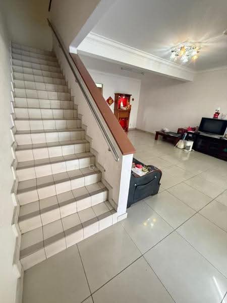2.5-storey Terraced House for Sale in Taman Bukit Serdang (Seri Kembangan) - Angel Ng - Living Room - PropertyGuru.com.my