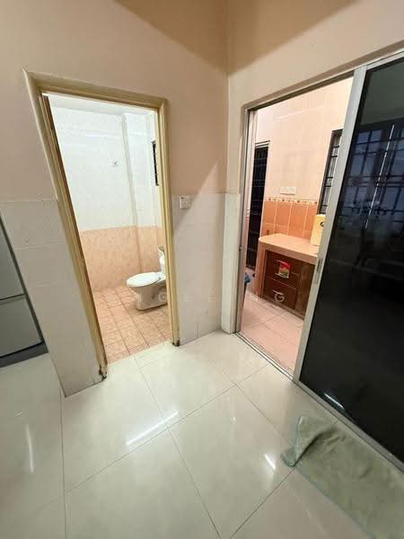 2.5-storey Terraced House for Sale in Taman Bukit Serdang (Seri Kembangan) - Angel Ng - Bathroom - PropertyGuru.com.my
