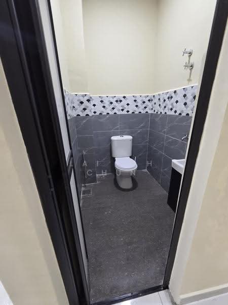 Rumah Teres untuk Dijual di Taman Thivy Jaya (Seremban) - Lai Kah Chun - Bathroom - PropertyGuru.com.my