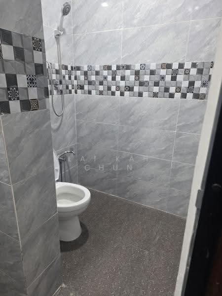 Rumah Teres untuk Dijual di Taman Thivy Jaya (Seremban) - Lai Kah Chun - Bathroom - PropertyGuru.com.my