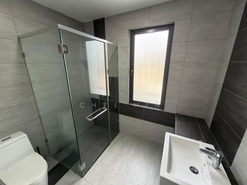 2-storey Terraced House for Sale in Bandar Seri Coalfields (Sungai Buloh) - Chee Hin - Bathroom - PropertyGuru.com.my
