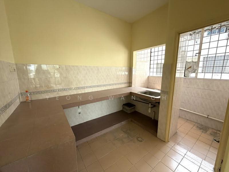 Pangsapuri untuk Dijual di Pangsapuri Sri Alpinia - Yeong Wan Chi - Kitchen - PropertyGuru.com.my