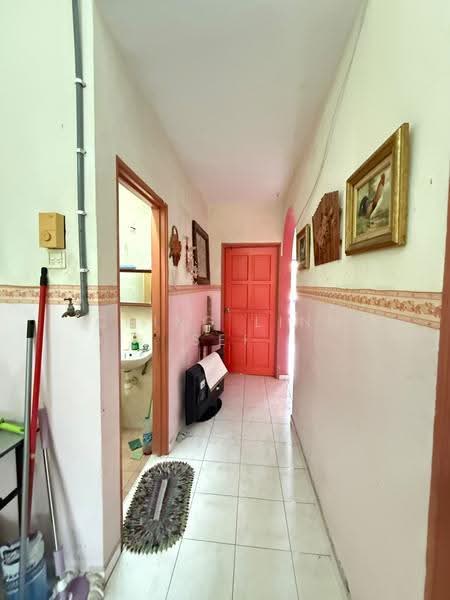 1-storey Terraced House for Sale in Taman Tanjung Minyak Setia (Tanjong Minyak) - Ching Linn Sei - Corridor - PropertyGuru.com.my