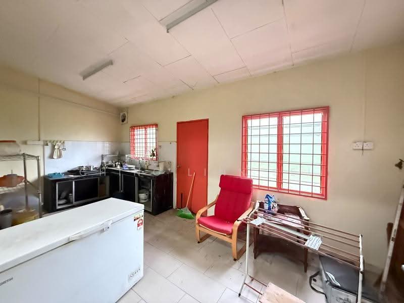 1-storey Terraced House for Sale in Taman Tanjung Minyak Setia (Tanjong Minyak) - Ching Linn Sei - Kitchen - PropertyGuru.com.my