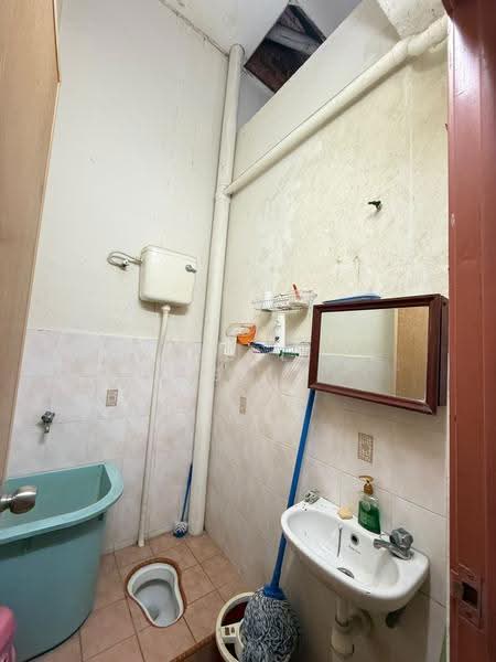 1-storey Terraced House for Sale in Taman Tanjung Minyak Setia (Tanjong Minyak) - Ching Linn Sei - Bathroom - PropertyGuru.com.my