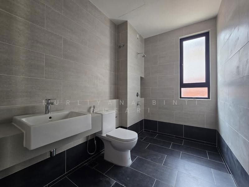 Townhouse for Rent in Elmina (Shah Alam) - Nurliyana Binti Busari - Bathroom - PropertyGuru.com.my