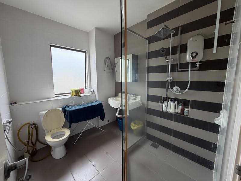Rumah Bandar untuk Dijual di 16 Sierra (Puchong) - Yeong Wan Chi - Bathroom - PropertyGuru.com.my