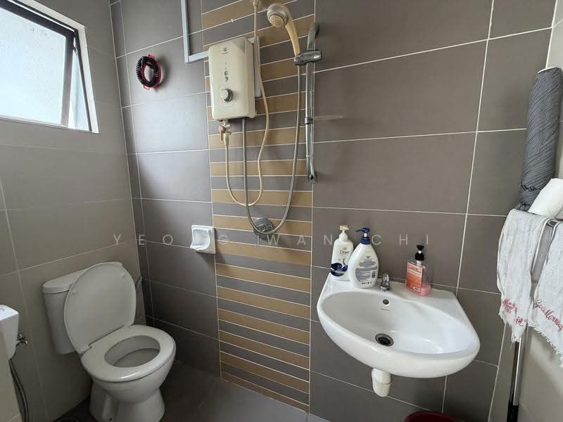 Rumah Bandar untuk Dijual di 16 Sierra (Puchong) - Yeong Wan Chi - Bathroom - PropertyGuru.com.my
