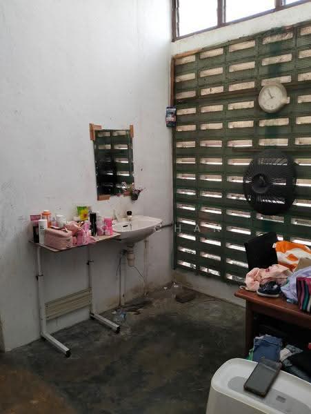 Rumah Teres 1-Tingkat untuk Dijual di Taman Sri Serdang (Seri Kembangan) - Joe Chan - Bathroom - PropertyGuru.com.my
