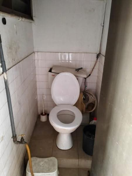 Rumah Teres 1-Tingkat untuk Dijual di Taman Sri Serdang (Seri Kembangan) - Joe Chan - Bathroom - PropertyGuru.com.my