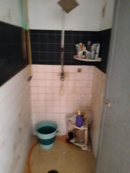 Rumah Teres 1-Tingkat untuk Dijual di Taman Sri Serdang (Seri Kembangan) - Joe Chan - Bathroom - PropertyGuru.com.my
