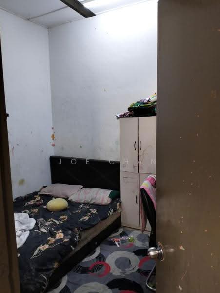 Rumah Teres 1-Tingkat untuk Dijual di Taman Sri Serdang (Seri Kembangan) - Joe Chan - Bedroom - PropertyGuru.com.my