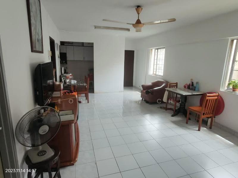 Apartment for Sale at Pangsapuri Suria Subang - Yeong Wan Chi - Living Room - PropertyGuru.com.my