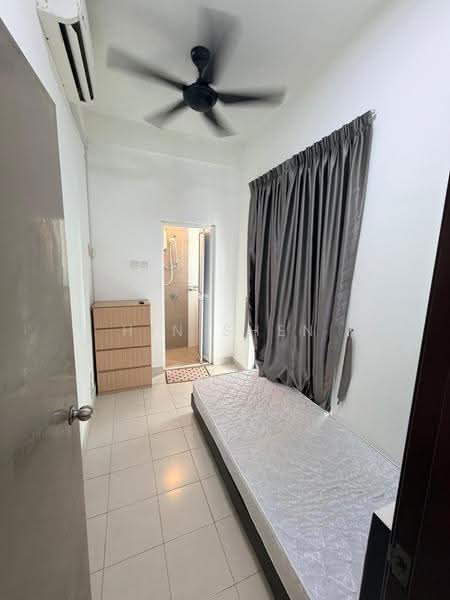 Kediaman Servis untuk Disewa di SkyVille 8 @ Benteng 8 - Hin Shen - Bedroom - PropertyGuru.com.my